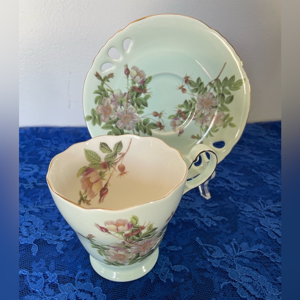 NWOT Meritage Floral Teacup and Saucer Set